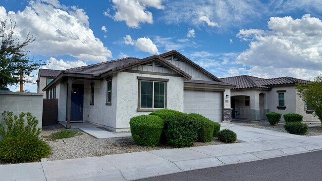 Building Photo - 611 N 110th Dr