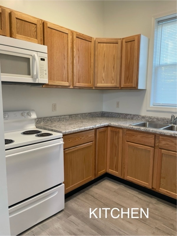 Building Photo - 231 E 13th St