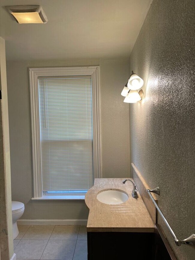 Building Photo - Stockton 3 Bedroom 2 Bedroom