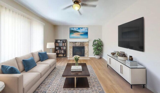 Building Photo - Renovated 2x2.5 Townhome with Full Size W&D