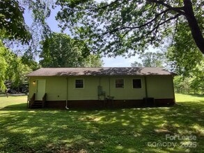 Building Photo - 710 Sharon Dr