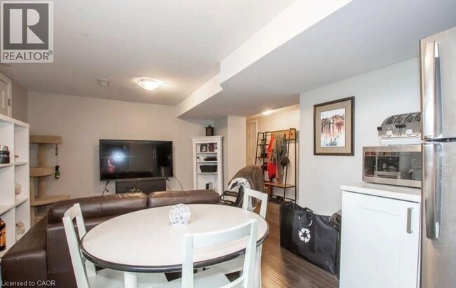 Building Photo - 17 Ridgeview Ave