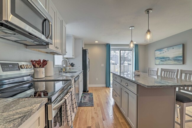 Building Photo - 15 Harvard Dr