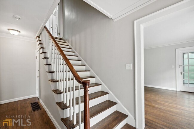 Foto del edificio - 2878 N Hills Dr NE