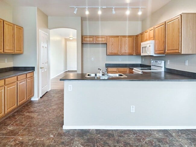 Building Photo - Enjoy the Incredible Estrella Mountain Ranch amenities!