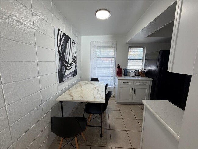 Foto del edificio - 15219 Westminister Ave