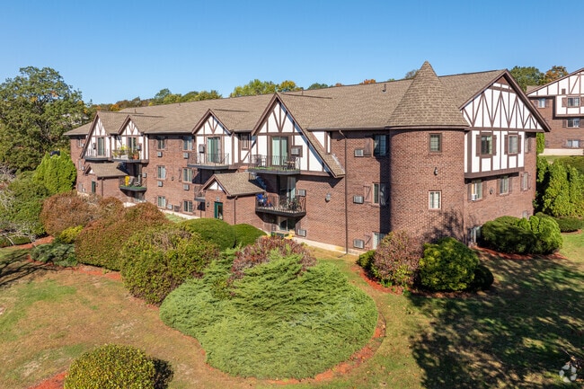 Building Photo - Royal Crest Marlboro