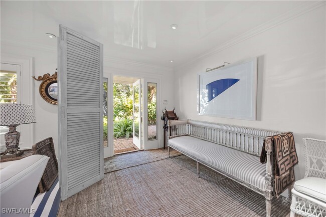 Building Photo - 295 6th St N