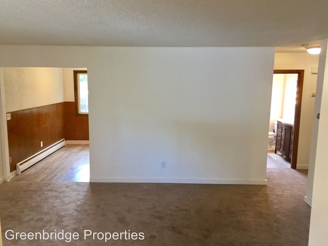 Building Photo - 3201 SW Marigold St