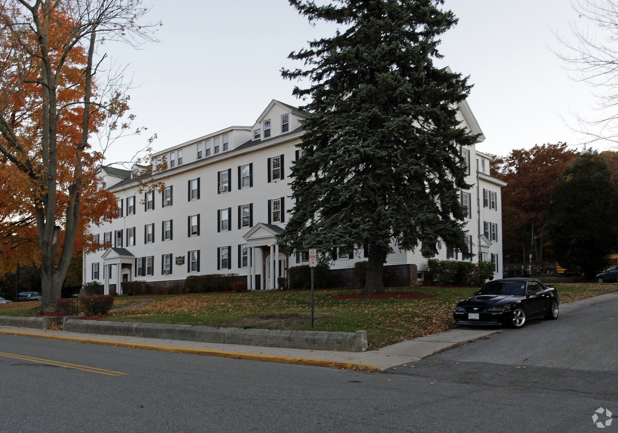 Hopedale Manor Apartments in Hopedale, MA