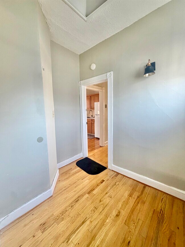 Foto del edificio - 212 Plainfield Ave