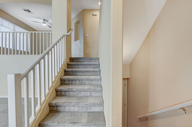 Foto del edificio - Large Green Valley Townhome