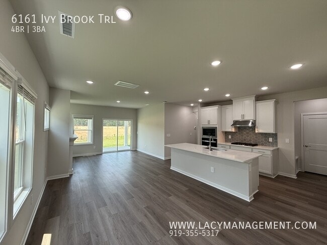 Foto del edificio - 6161 Ivy Brk Trl