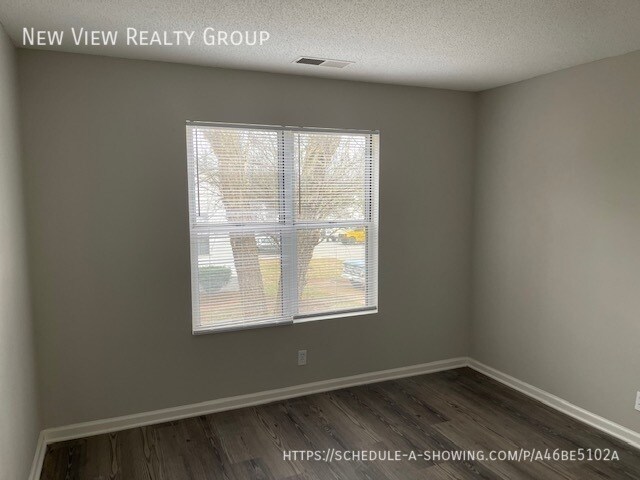 Foto del edificio - 242 Hoskins Mill Ln