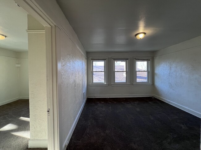 Building Photo - 1205 Sarah St