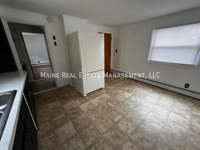 Building Photo - 261 Birch St