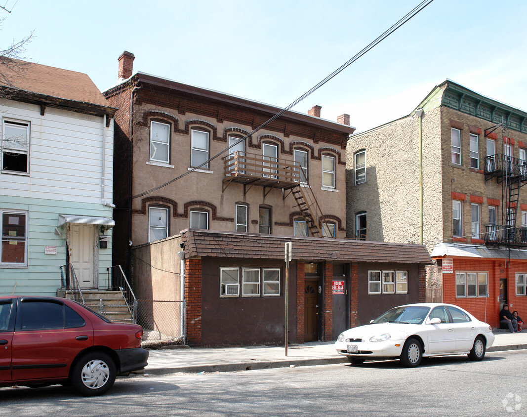 Building Photo - 109 3rd St