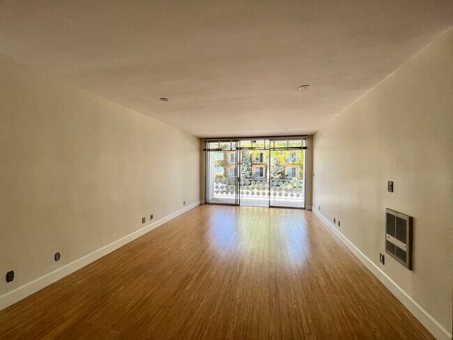 Living room 105 - 901 Ocean Ave