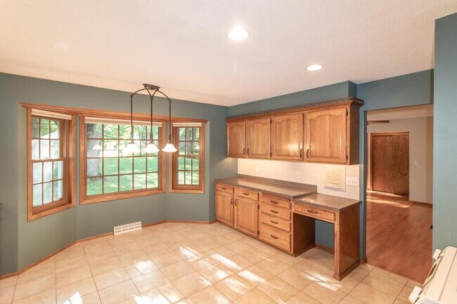 Building Photo - 4111 Manorview Dr NW