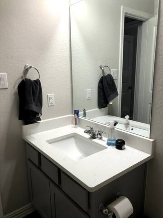 Foto del edificio - 8815 Winchester Way