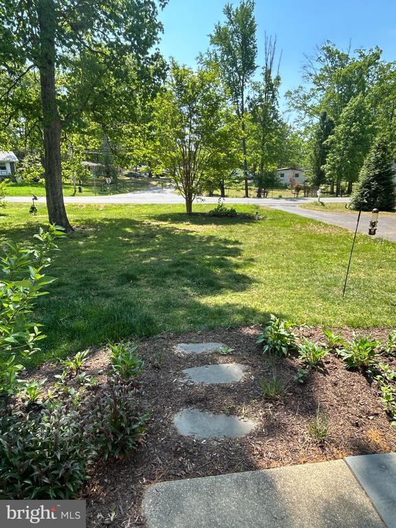 Building Photo - 45320 Barefoot Dr