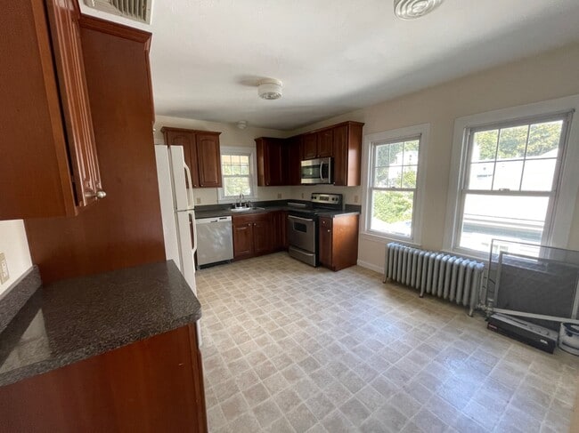 Building Photo - 357 Fellsway W