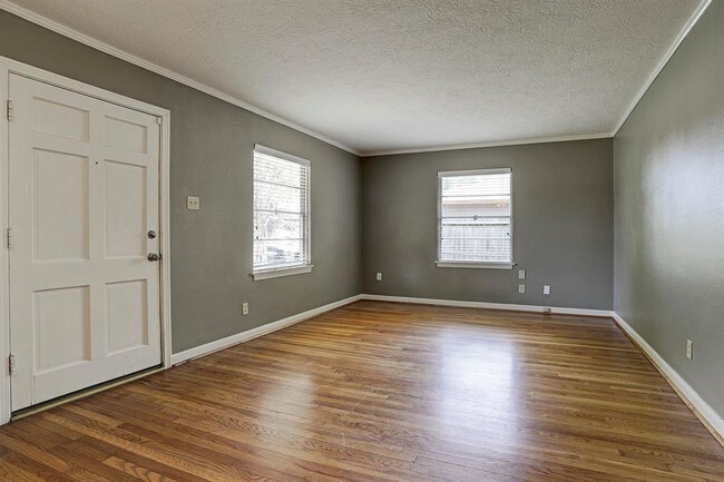 Building Photo - 7007 Housman