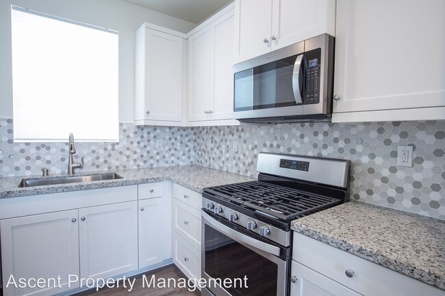 Building Photo - 2 br, 2.5 bath House - 519 Sandpiper Way