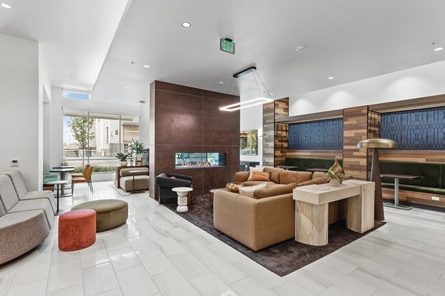 Building Photo - Adera
