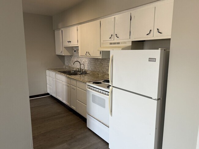 Foto del edificio - Spacious 1 Bed 1 Bath in the heart of Speedway!