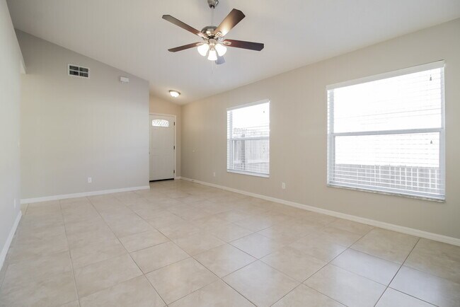 Building Photo - 935 Lejay St