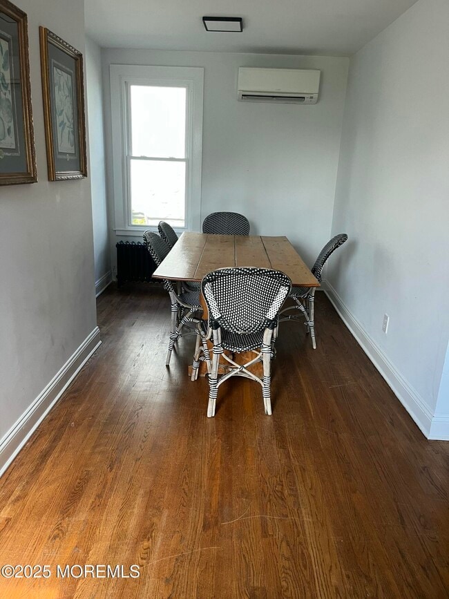 Foto del edificio - 406 Lake Dr