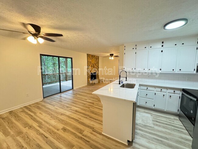 Foto del edificio - 8380 Lucas Creek Trl