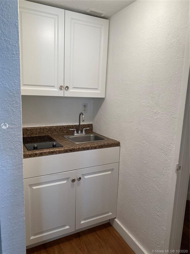 Building Photo - 6484 Indian Creek Dr