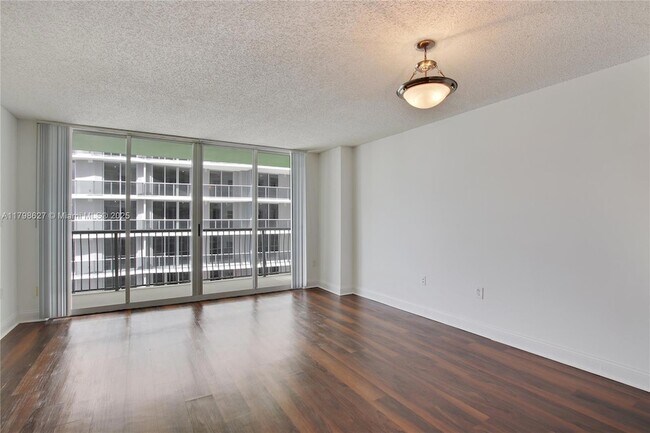 Foto del edificio - 1756 N Bayshore Dr