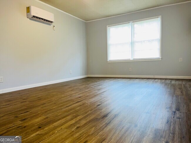 Foto del edificio - 601 W Haralson St