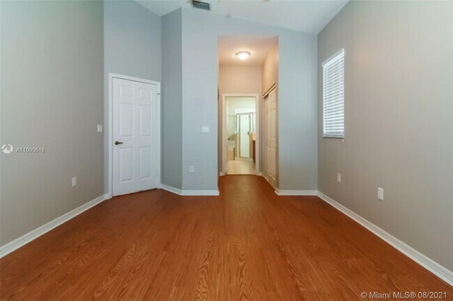 Foto del edificio - 12418 NW 53rd St