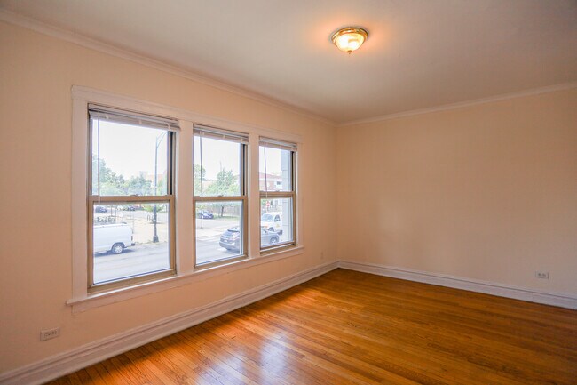 Foto del edificio - 4821 N Kimball Ave
