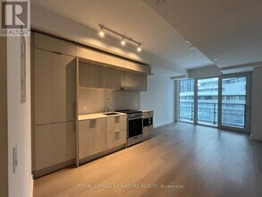 Building Photo - 448 Burnhamthorpe Rd W