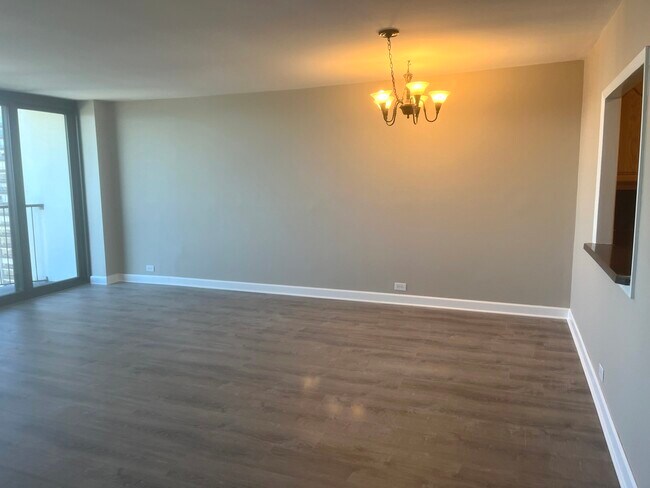 Foto del edificio - 1560 N Sandburg Terrace