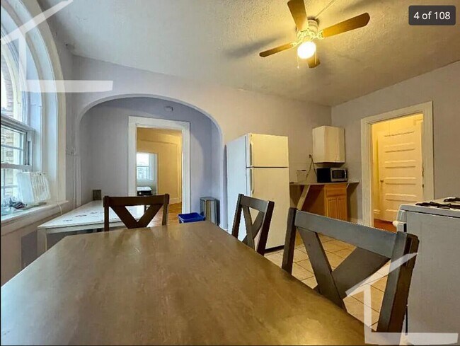 Building Photo - Oversized 4BR/2BA near BU, Green Line - pa...