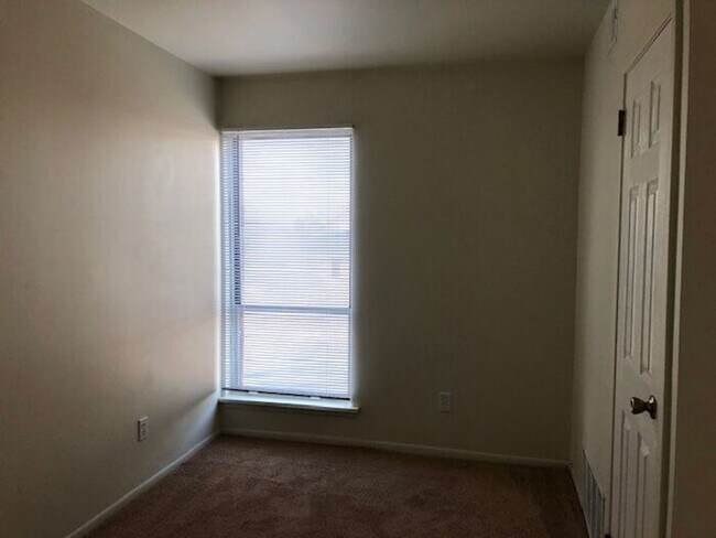 Building Photo - Two Bedroom Apartment for Rent 19114