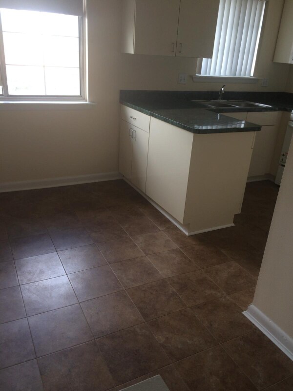 8160 Crestview Dr, Sterling Heights, MI 48312 Condo for Rent in