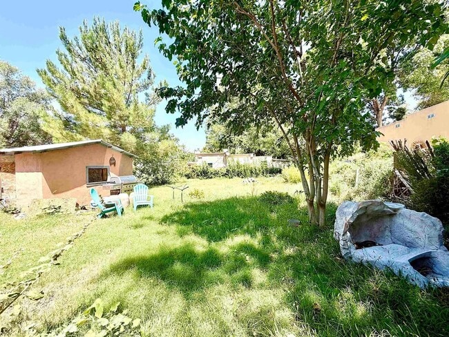 Building Photo - 110 Durazno