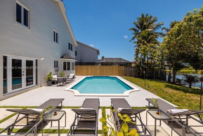 Foto del edificio - 9650 SW 9th Ct