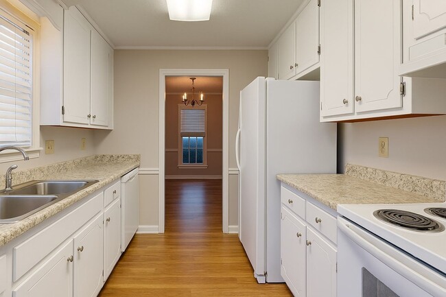 Building Photo - 1806 Heatherton Dr