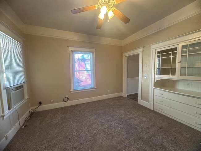 Building Photo - 1302001/41T