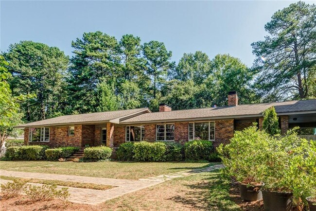 Building Photo - 4596 Club Dr NE