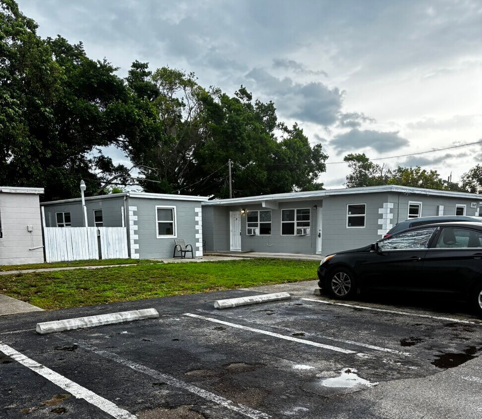 Foto principal - 3049 2nd St