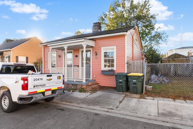 Building Photo - 609 Mercer St